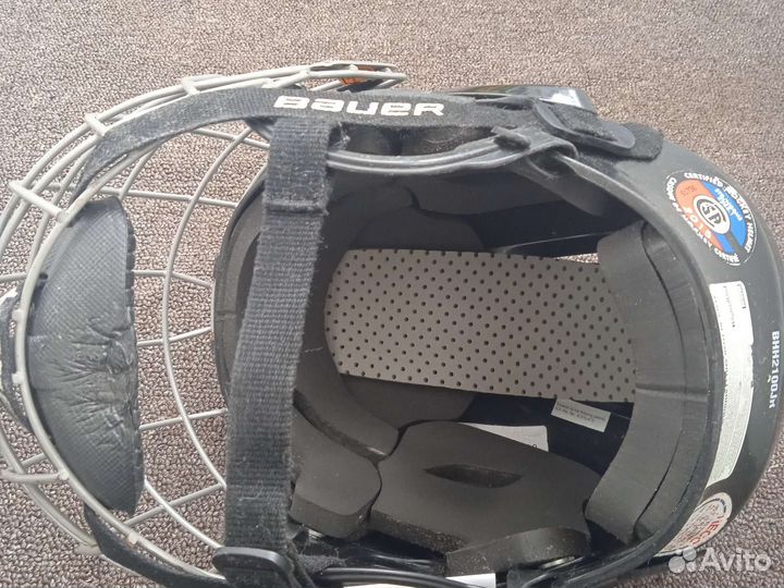 Хоккейный шлем