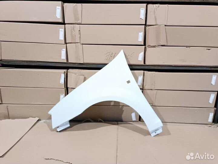 Крыло левое лада Ларгус - Рено Логан цвет белый