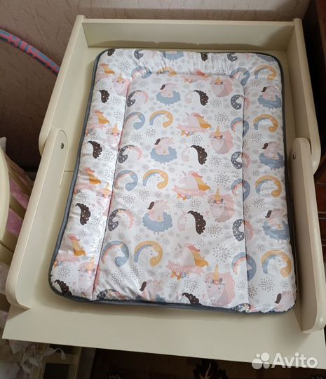 Комод с пеленальным столиком и матрасом