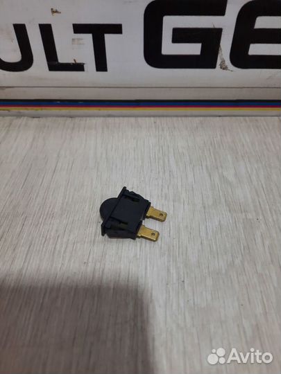 Кнопка бардачка Renault sandero