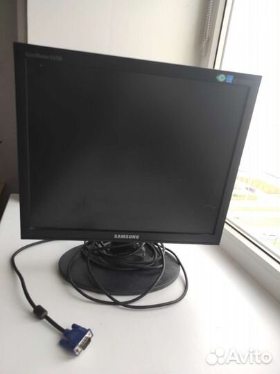 Монитор Samsung