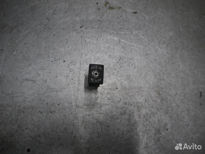 Разъем AUX IN Polo