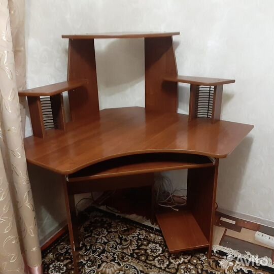 Компьютерный стол