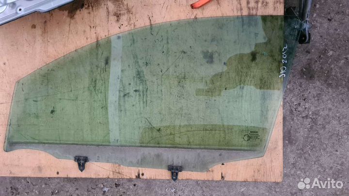 Стекла дверей Nissan Qashqai J10 2012