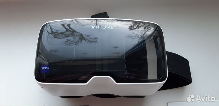 Очки виртуальной реальности Zeiss VR One Plus
