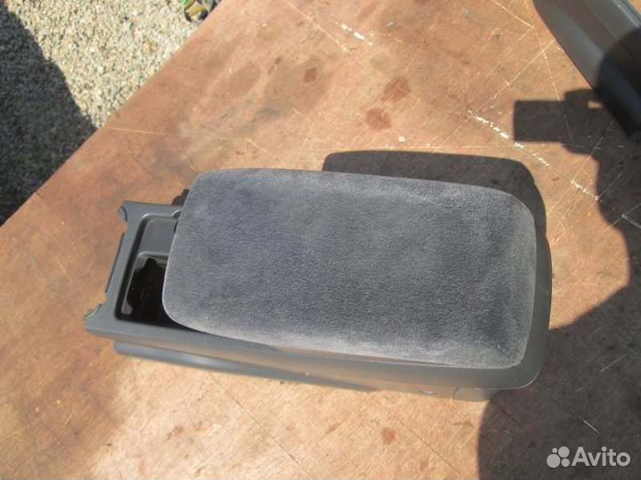 Бардачок между сиденьями Honda Torneo CF3 F18B