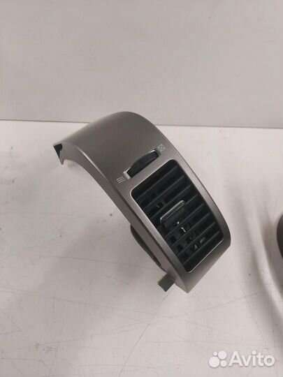 Дефлектор обдува салона левый верхний Toyota Prius