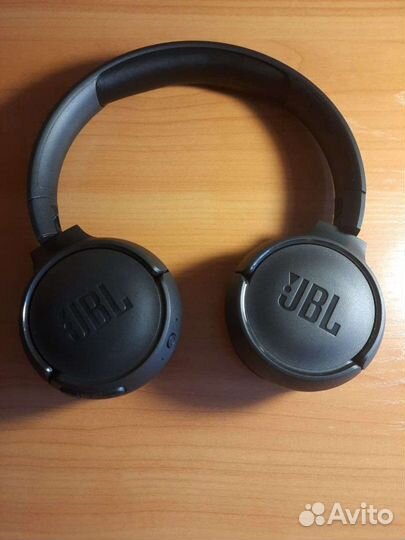 Bluetooth наушники JBL (в идеальном состоянии)