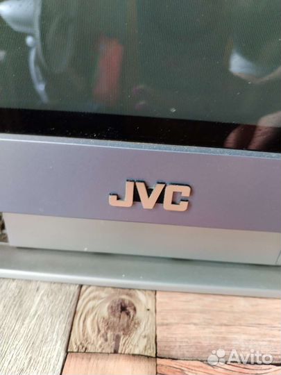 Телевизор бу JVC