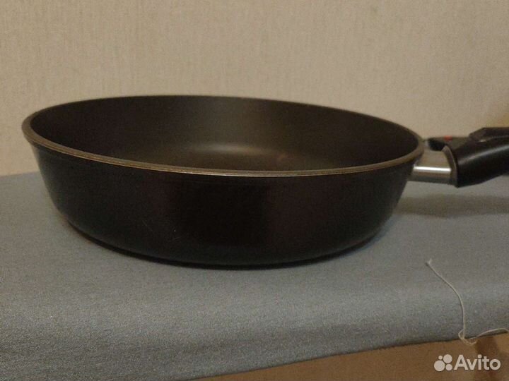 3 штуки.Сковорода