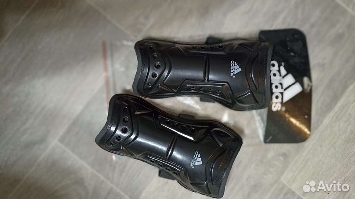 Щитки футбольные adidas взрослые, новые