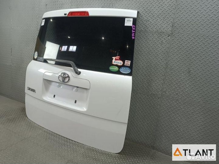 Дверь задняя toyota sienta