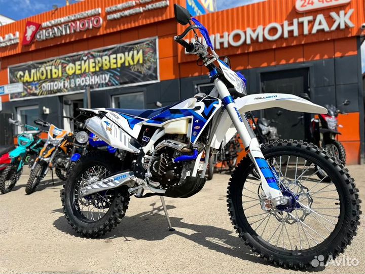 Мотоцикл Regulmoto Legend 300 enduro витрина