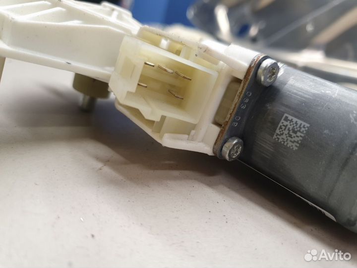 Моторчик стеклоподъёмника передний левый Mercedes E-klasse W212 2009-2016