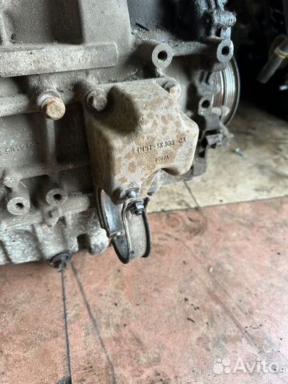 Кронштейн привода правый Ford Focus 2 седан 1.8