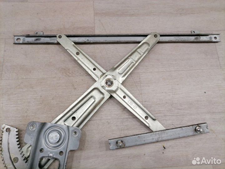 Стеклоподъемник передний правый Mitsubishi Lancer