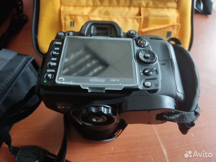 Nikon D7000 + AF-S nikkor 18-200mm + SB600