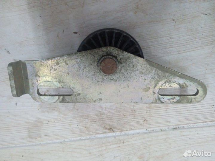 Ролик натяжной навесного оборудования Renault