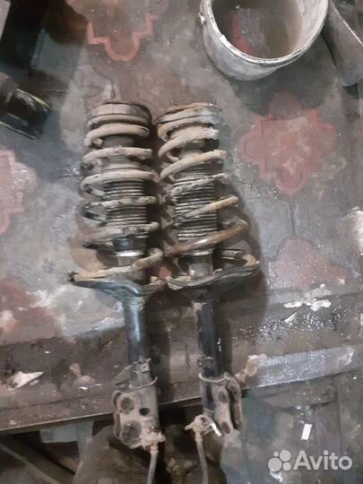 Задние стойки для Hyundai Accent