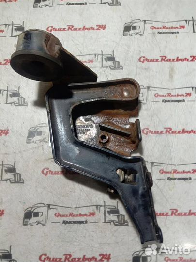 Петля решетки радиатора правая Volvo 20545095