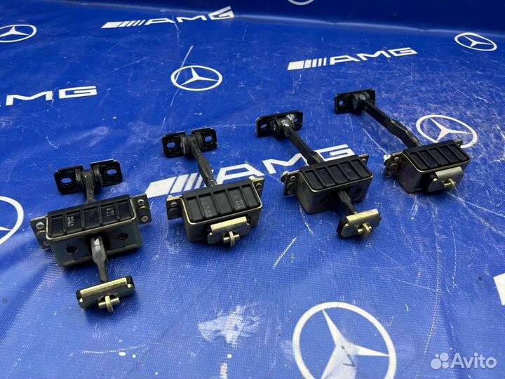 Ограничитель двери Mercedes E320 W211 112.949 2003