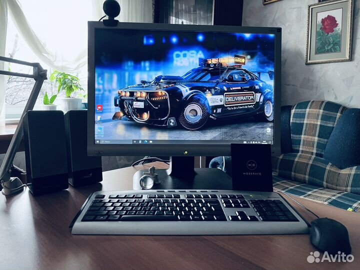 Компьютер в полной сборке со всеми устройствами