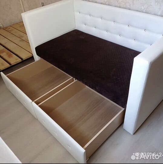Диваны и кресла,кровати