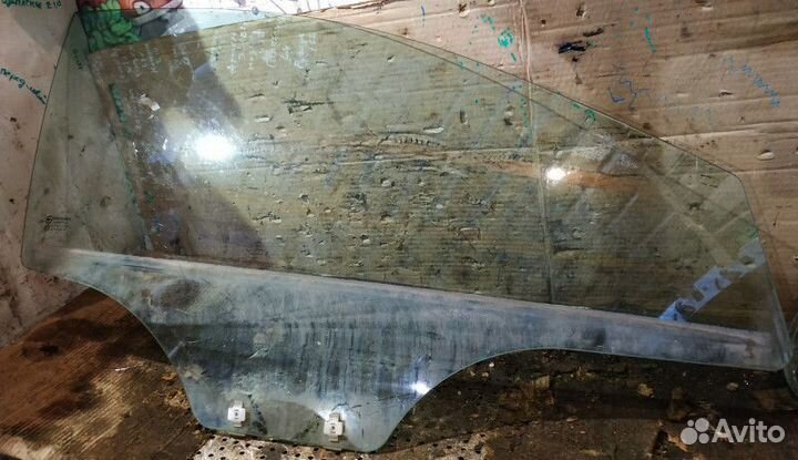 Стекло двери передней правой Kia Rio