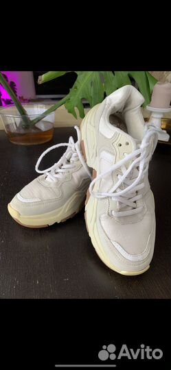 Кроссовки женские bershka Испания