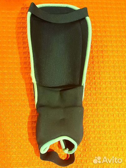 Щитки футбольные для взрослых