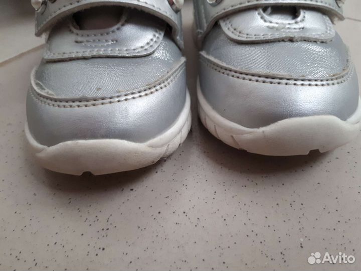Кроссовки на девочку 22 размер