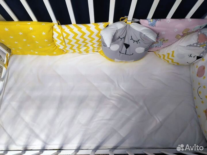 Кроватка детская с матрасом и наматрасником