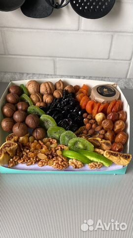 Набор из орехов и сухофруктов