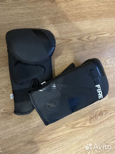 Боксерские перчатки
