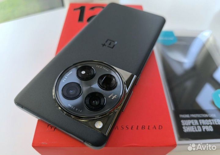 OnePlus 12, 12/256 ГБ