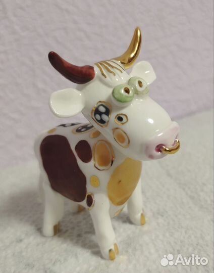 Фарфоровая фигура быка