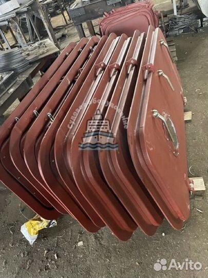 Судовые двери