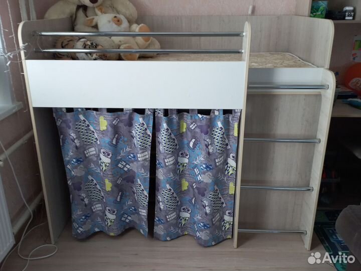 Детская кровать чердак со шкафом и матрасом