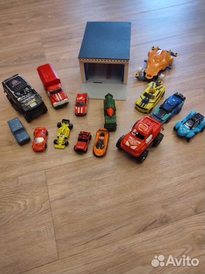 Гараж с машинками