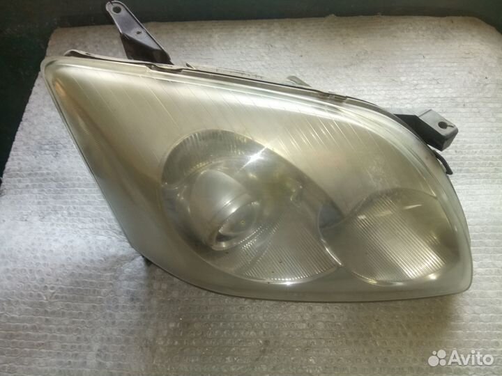 Фара Toyota Avensis 2005 depo