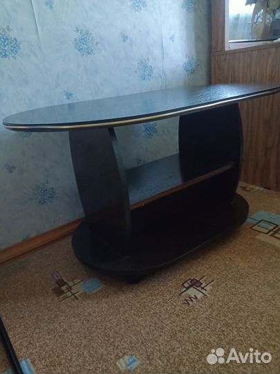 Журнальный столик на колесах новый