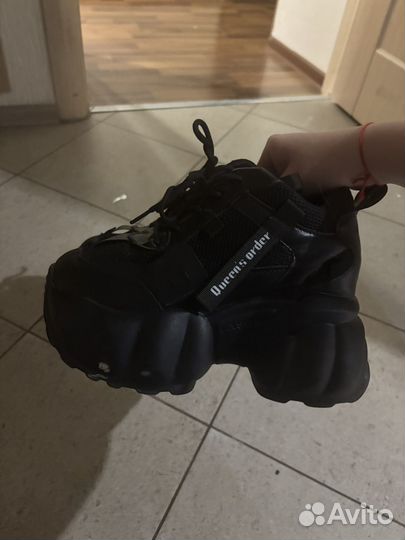 Кроссовки черные