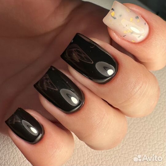 Модель на маникюр