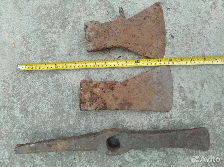 Кирка старинная кованая