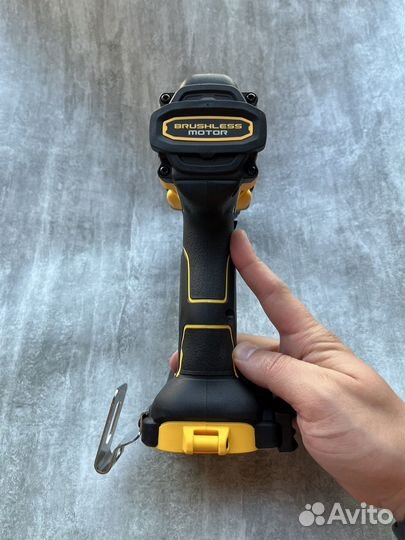 Шуруповерт Dewalt dcd 805