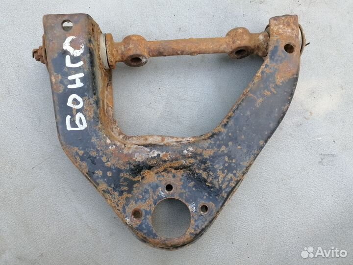 Рычаг подвески передний правый Mazda Bongo