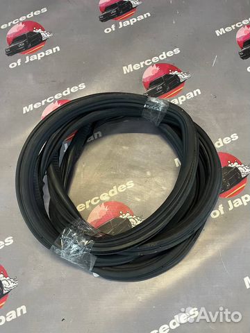 Уплотнитель передней двери w639 Mercedes-Benz