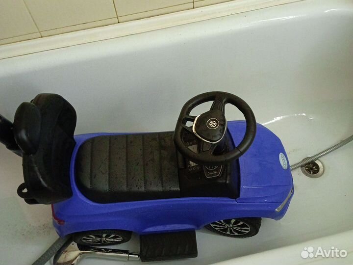 Детская машинка каталка с ручкой