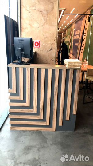 Стойка ресепшен в офис