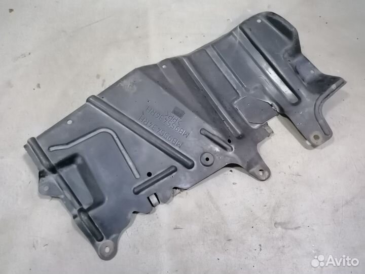 Защита (пыльник) двигателя Mitsubishi Carisma 2000